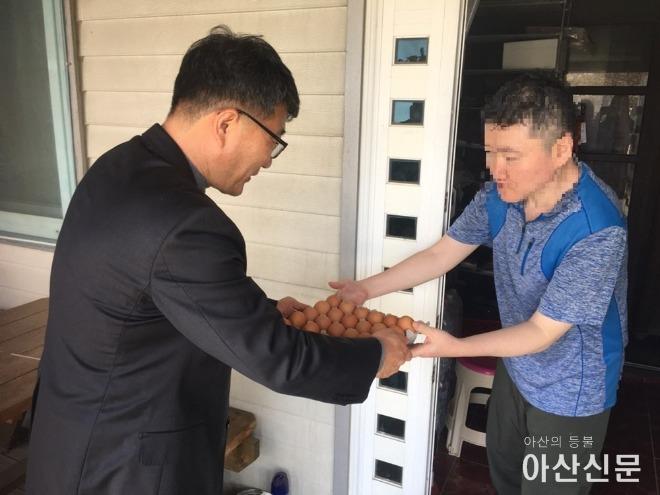 3. 아산시 선장면, 고독사 예방 계란 나눔으로 따뜻한 동행.jpg